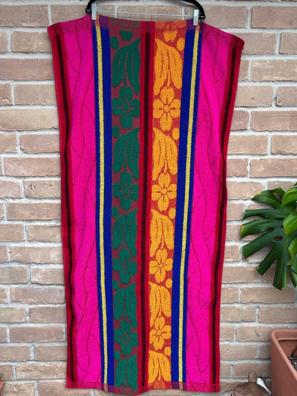 Vintage 1970s Tropical Floral Bath Towel 28x58 Pink Hawaiian Retro Terry Cloth